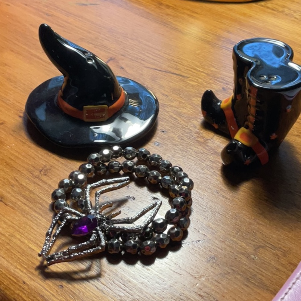 Halloween Witch Hat and Boots Salt & Pepper & bracelet